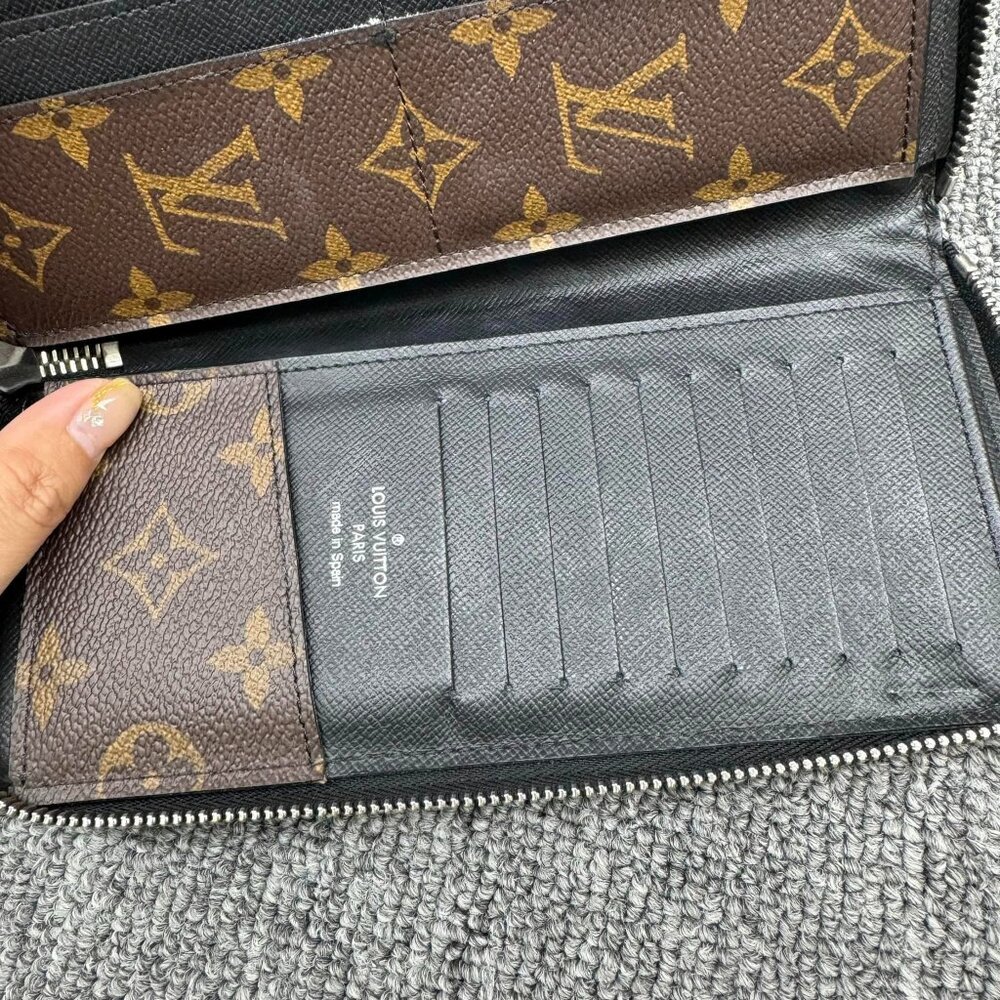 100% Authentic Louis Vuitton Vertical Zippy Wallet - Picture 10 of 11